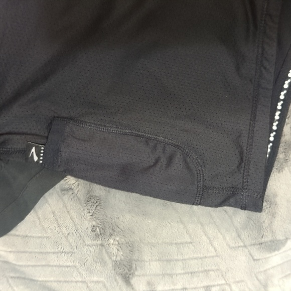 Two Pair of Brooks Women's Running Skorts - Picture 8 of 16